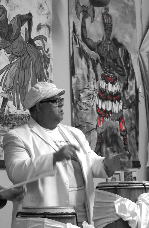 Jorge Alabê playing percussion